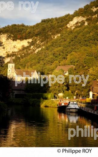 VILLAGE DE CHANAZ ET CANAL DE SAVIERES, SAVOIE, FRANCE (73F03509.jpg)