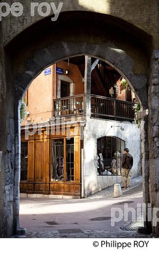 PORTE PERRIERE, VIEIL ANNECY, HAUTE-SAVOIE, FRANCE (74F01121.jpg)