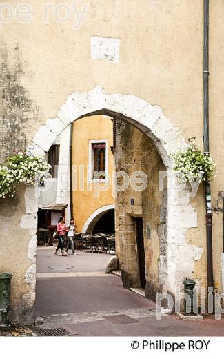 PORTE PERRIERE, VIEIL ANNECY, HAUTE-SAVOIE, FRANCE (74F01122.jpg)