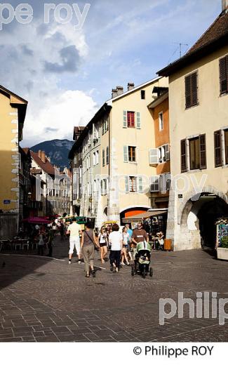 RUE PIETONNE, VIEIL ANNECY, HAUTE-SAVOIE, FRANCE (74F01218.jpg)