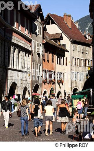 RUE PIETONNE, VIEIL ANNECY, HAUTE-SAVOIE, FRANCE (74F01223.jpg)