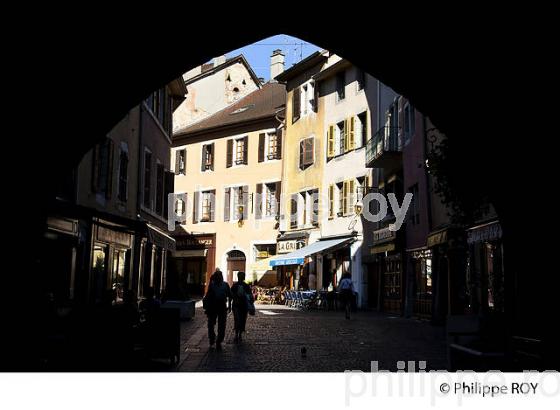 RUE PIETONNE, VIEIL ANNECY, HAUTE-SAVOIE, FRANCE (74F01225.jpg)