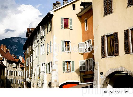 RUE PIETONNE, VIEIL ANNECY, HAUTE-SAVOIE, FRANCE (74F01232.jpg)