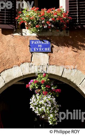 PASSAGE, VIEIL ANNECY, HAUTE-SAVOIE, FRANCE (74F01326.jpg)