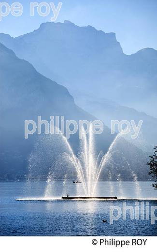 JET D'EAU, LAC D'ANNECY, HAUTE-SAVOIE, FRANCE (74F01503.jpg)