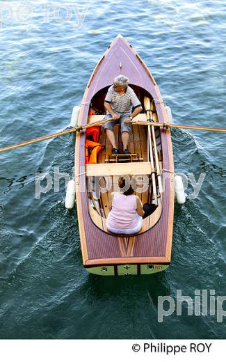 BARQUE SUR LE LAC D'ANNECY, HAUTE-SAVOIE, FRANCE (74F01505.jpg)