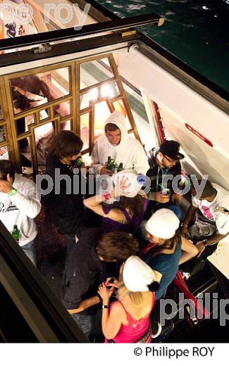 SOIREE SUR UN BATEAU-MOUCHE, ANNECY, HAUTE-SAVOIE, FRANCE (74F01512.jpg)