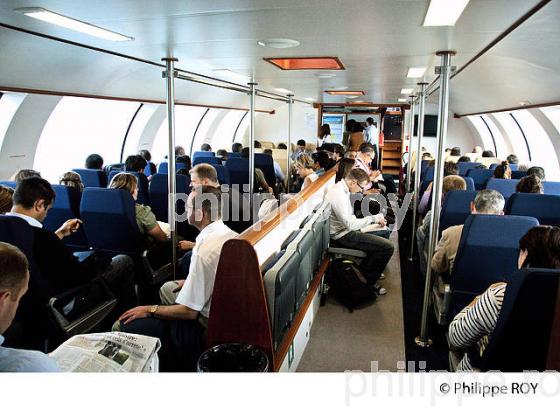 PASSAGERS DANS UN NAVIBUS, THONON, HAUTE-SAVOIE, FRANCE (74F01922.jpg)