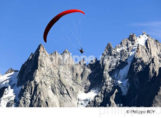 PARAPENTE, MASSIF DU MONT-BLANC, PLANPRAZ, HAUTE-SAVOIE, FRANCE (74F03009.jpg)