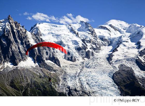 PARAPENTE, MASSIF DU MONT-BLANC, PLANPRAZ, HAUTE-SAVOIE, FRANCE (74F03010.jpg)