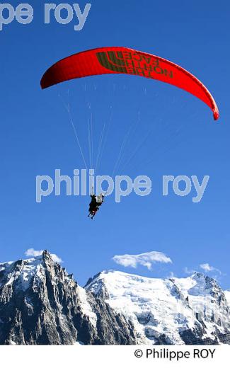 PARAPENTE, MASSIF DU MONT-BLANC, PLANPRAZ, HAUTE-SAVOIE, FRANCE (74F03012.jpg)