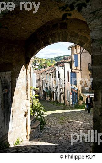 VILLAGE FORTIFIE DE CORDES SUR CIEL, VALLEE DU CEROU, TARN. (81F02230.jpg)