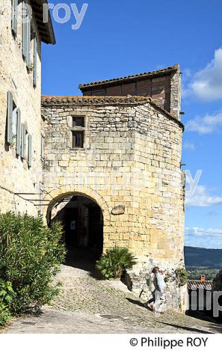 VILLAGE FORTIFIE DE CORDES SUR CIEL, VALLEE DU CEROU, TARN. (81F02238.jpg)
