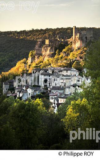 VILLAGE FORTIFIE DE PENNE, VALLEE DE L' AVEYRON, TARN. (81F02512.jpg)
