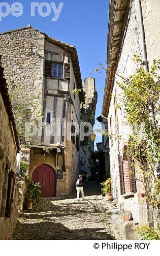 VILLAGE FORTIFIE DE PENNE, VALLEE DE L' AVEYRON, TARN. (81F02526.jpg)