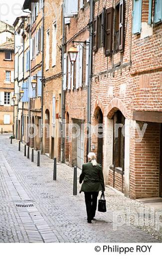 RUE DE LA CROIX-BLANCHE,  VIEIL ALBI, TARN. (81F03406.jpg)