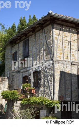 LE VILLAGE MEDIEVAL  FORTIFIE DE PENNE, VALLEE DE L' AVEYRON, TARN. (81F03702.jpg)