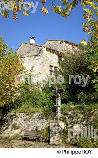 VILLAGE FORTIFIE DE BRUNIQUEL, VALLEE DE L' AVEYRON, TARN-ET-GARONNE. (82F01214.jpg)