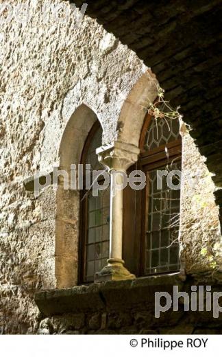 VILLAGE FORTIFIE DE BRUNIQUEL, VALLEE DE L' AVEYRON, TARN-ET-GARONNE. (82F01235.jpg)