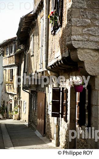 VILLAGE MEDIEVAL  DE MONTRICOUX, VALLEE DE L' AVEYRON, TARN-ET-GARONNE. (82F01524.jpg)