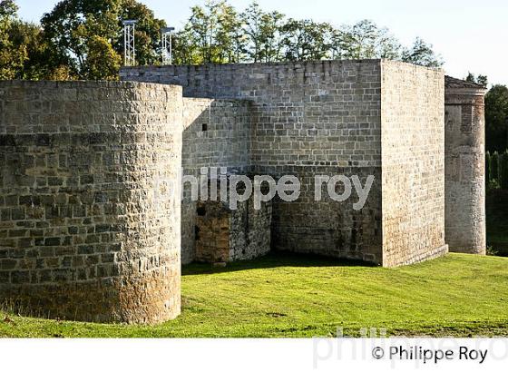 LA CUISINE, CENTRE D'ART, CHATEAU DE NEGREPELISSEE, VALLEE DE L' AVEYRON, TARN-ET-GARONNE. (82F01532.jpg)