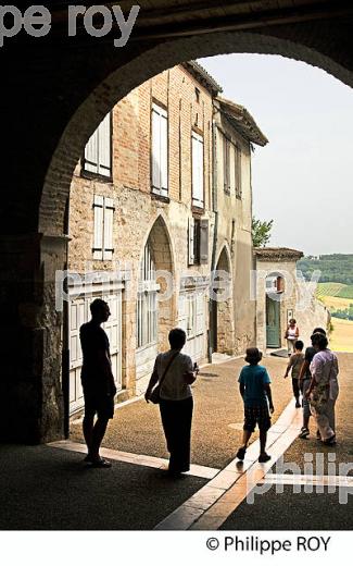 LE  VILLAGE FORTIFIE DE LAUZERTE, QUERCY BLANC,TARN-ET-GARONNE. (82F01839.jpg)