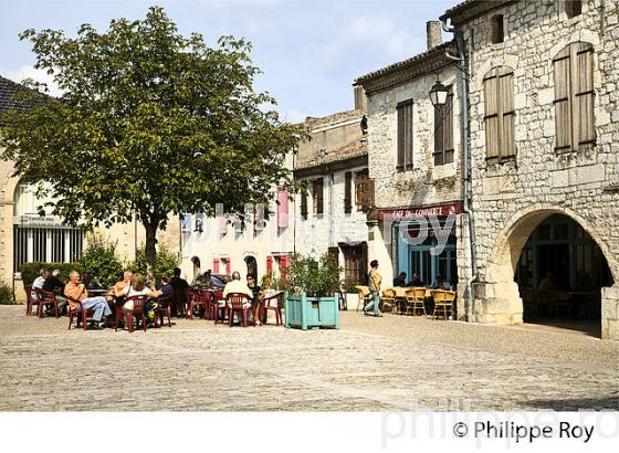 LE  VILLAGE FORTIFIE DE LAUZERTE, QUERCY BLANC,TARN-ET-GARONNE. (82F01906.jpg)