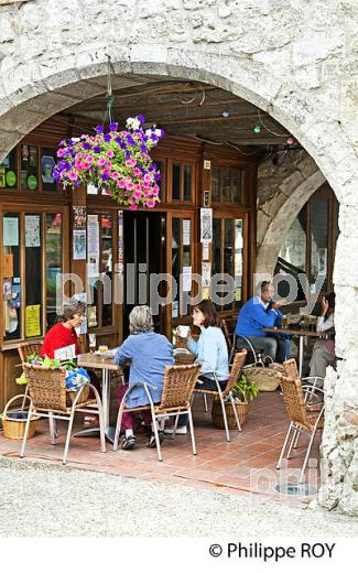 LE  VILLAGE FORTIFIE DE LAUZERTE, QUERCY BLANC,TARN-ET-GARONNE. (82F01912.jpg)