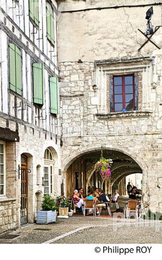LE  VILLAGE FORTIFIE DE LAUZERTE, QUERCY BLANC,TARN-ET-GARONNE. (82F01913.jpg)