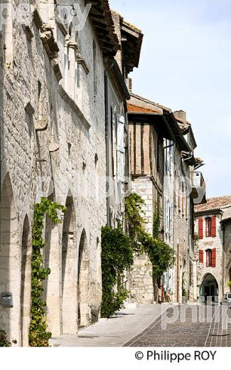 LE  VILLAGE FORTIFIE DE LAUZERTE, QUERCY BLANC,TARN-ET-GARONNE. (82F01919.jpg)