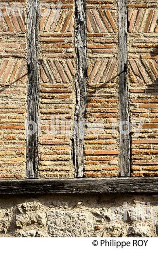 LE  VILLAGE FORTIFIE DE LAUZERTE, QUERCY BLANC,TARN-ET-GARONNE. (82F01922.jpg)
