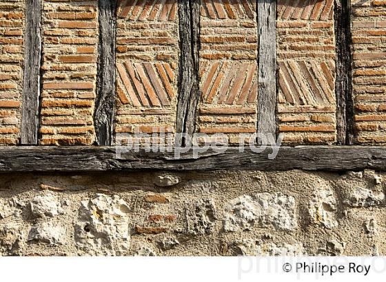 LE  VILLAGE FORTIFIE DE LAUZERTE, QUERCY BLANC,TARN-ET-GARONNE. (82F01923.jpg)