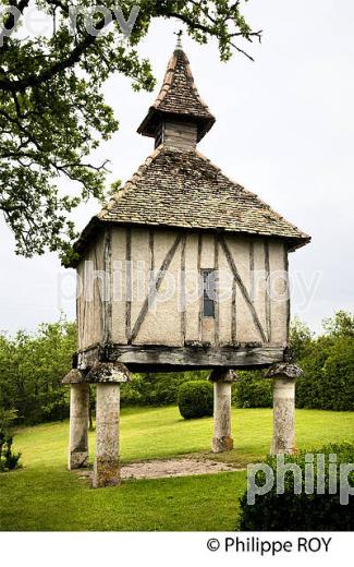 PIGEONNIER DU CHARTRON, LAUZERTE, QUERCY BLANC, LOT. (82F01931.jpg)