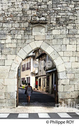PORTE DE LA VILLE, VILLAGE FORTIFIE DE MONTPEZAT-DE-QUERCY, QUERCY BLANC,TARN-ET-GARONNE. (82F01934.jpg)
