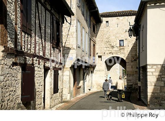 PORTE DE LA VILLE, VILLAGE FORTIFIE DE MONTPEZAT-DE-QUERCY, QUERCY BLANC,TARN-ET-GARONNE. (82F01938.jpg)