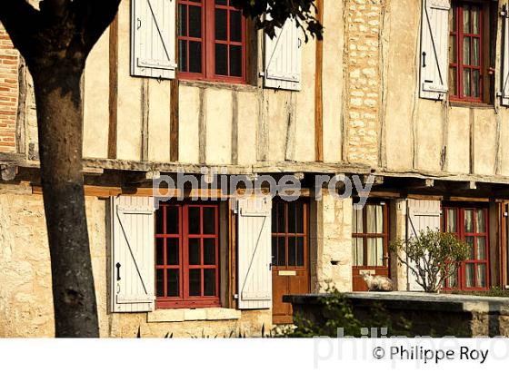 LE  VILLAGE FORTIFIE DE MONTPEZAT-DE-QUERCY, QUERCY BLANC,TARN-ET-GARONNE. (82F02001.jpg)