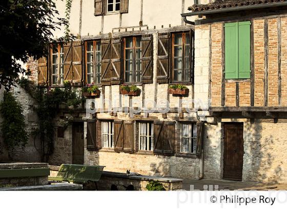 LE  VILLAGE FORTIFIE DE MONTPEZAT-DE-QUERCY, QUERCY BLANC,TARN-ET-GARONNE. (82F02004.jpg)