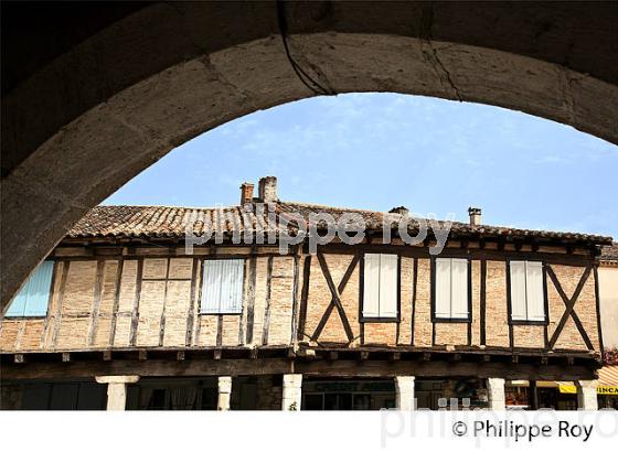 LE  VILLAGE FORTIFIE DE MONTPEZAT-DE-QUERCY, QUERCY BLANC,TARN-ET-GARONNE. (82F02009.jpg)