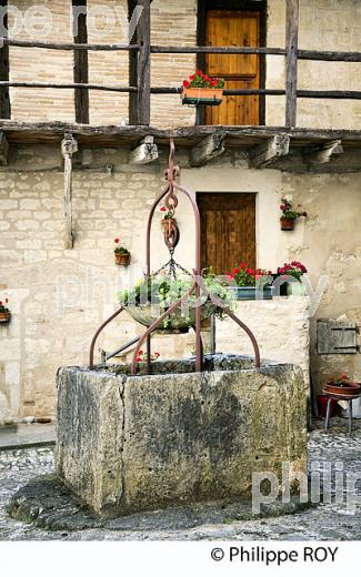 LE  VILLAGE FORTIFIE DE MONTPEZAT-DE-QUERCY, QUERCY BLANC,TARN-ET-GARONNE. (82F02030.jpg)