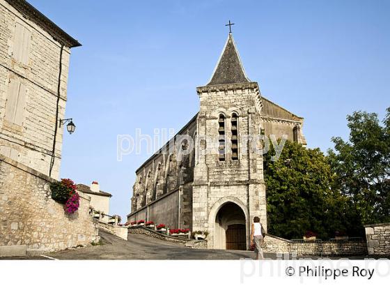 LE  VILLAGE MEDIEVAL DE MONTAIGU-DE-QUERCY, QUERCY BLANC, TARN-ET-GARONNE. (82F02113.jpg)