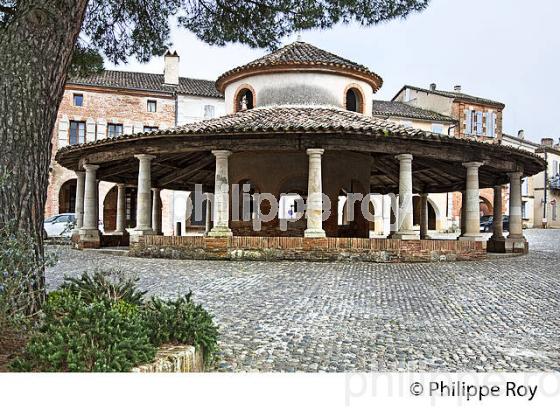 VILLAGE FORTIFIE DE AUVILLAR, GASCOGNE, TARN ET GARONNE. (82F02136.jpg)