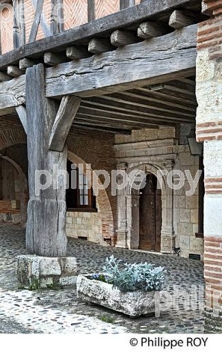 VILLAGE FORTIFIE DE AUVILLAR, GASCOGNE,  TARN  ET GARONNE. (82F02140.jpg)