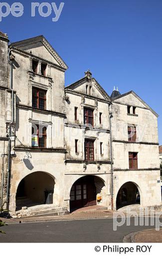 VILLE DE FONTENAY-LE-COMTE, VENDEE, FRANCE (85F01517.jpg)