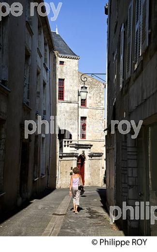 VILLE DE FONTENAY-LE-COMTE, VENDEE, FRANCE (85F01528.jpg)