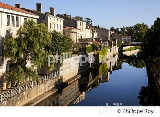 VILLE DE FONTENAY-LE-COMTE, VENDEE, FRANCE (85F01609.jpg)