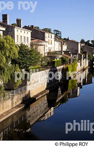 VILLE DE FONTENAY-LE-COMTE, VENDEE, FRANCE (85F01610.jpg)