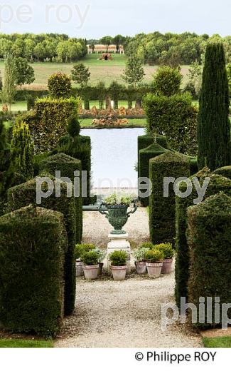 JARDINS DE WILLIAM CHRISTIE, THIRE, VENDEE, FRANCE (85F02122.jpg)