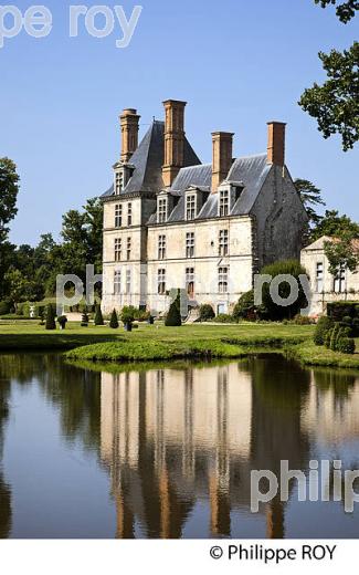 CHATEAUX ET MONUMENTS, MARAIS POITEVIN, VENDEE, FRANCE (85F02218.jpg)