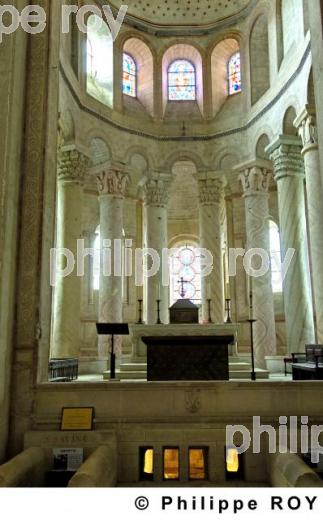 Saint Savin (86F00207.jpg)