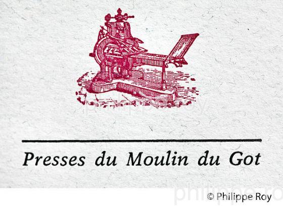 LE MOULIN DU GOT, FABRICATION ARTISANALE DU PAPIER, SAINT LEONARD DU NOBLAT, HAUTE-VIENNE, LIMOUSIN. (87F00527.jpg)